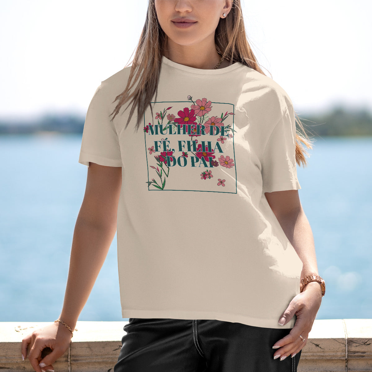 Camiseta Cristã Feminina - Mulher de fé | Off White