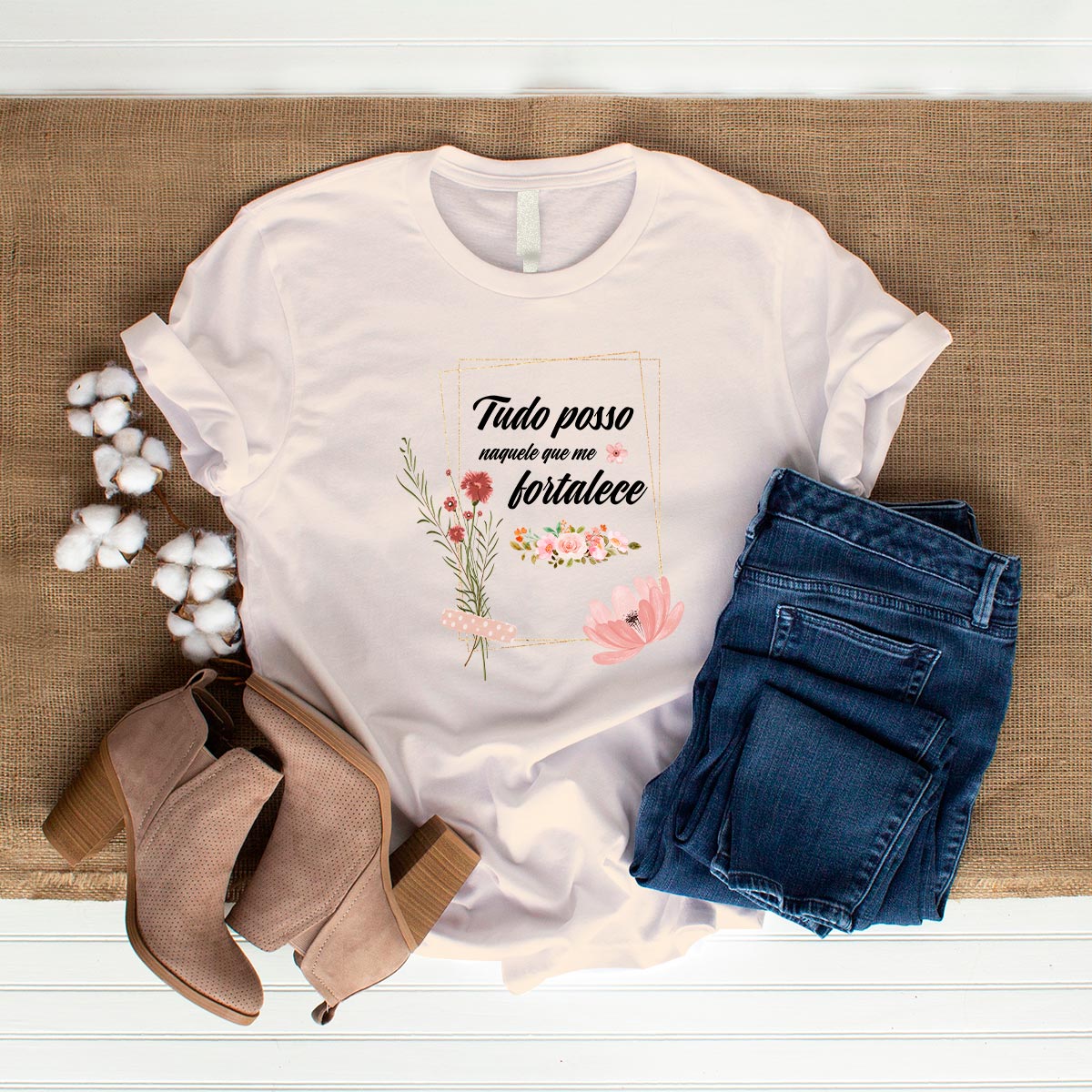 Camiseta Cristã Feminina - Tudo posso naquele que me fortalece | Off White