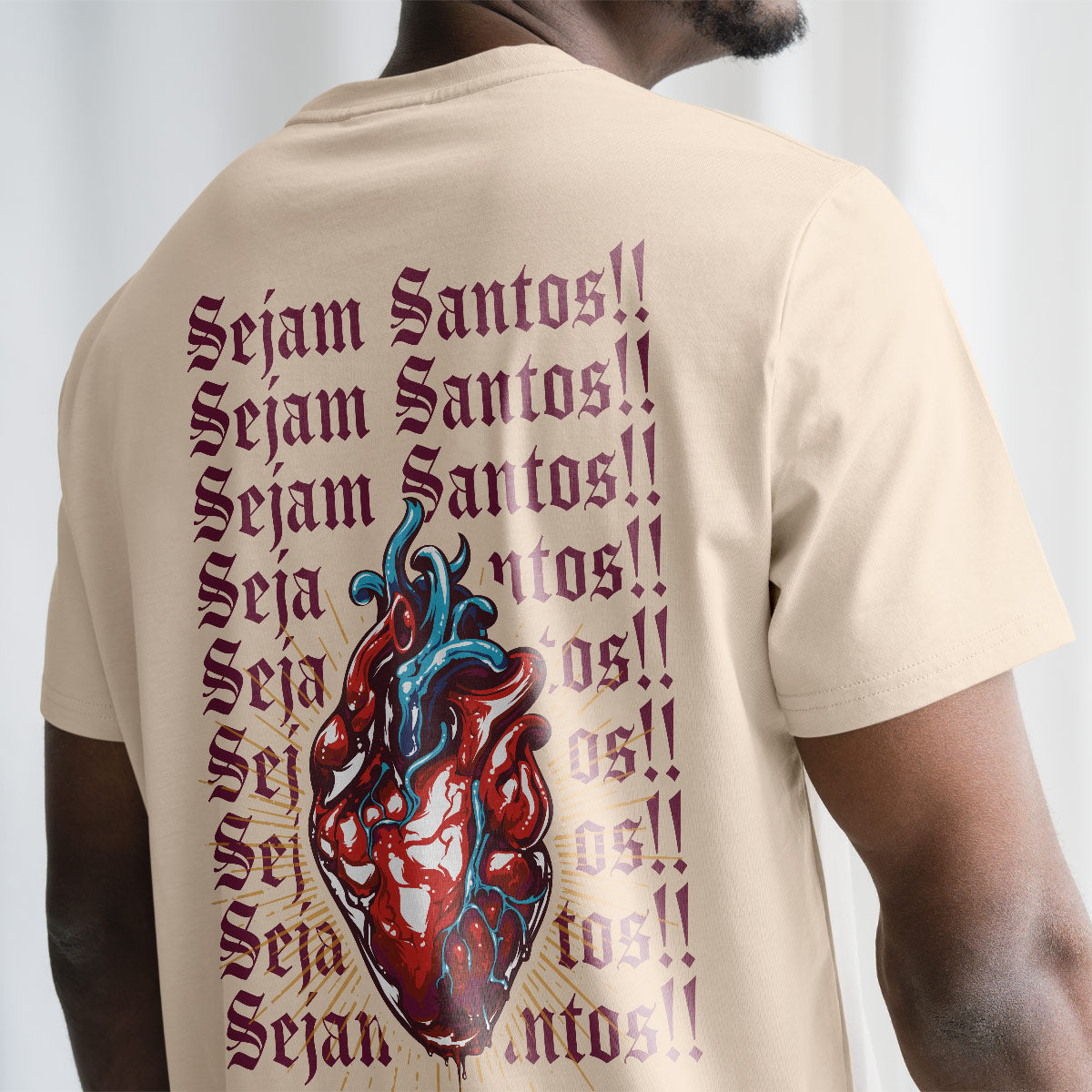 Camiseta Cristã Masculina - Sejam Santos | Off White