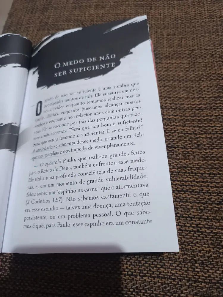 Livro Eu, Minhas Lutas Internas e Deus fotografado por cliente do Mercado Livre