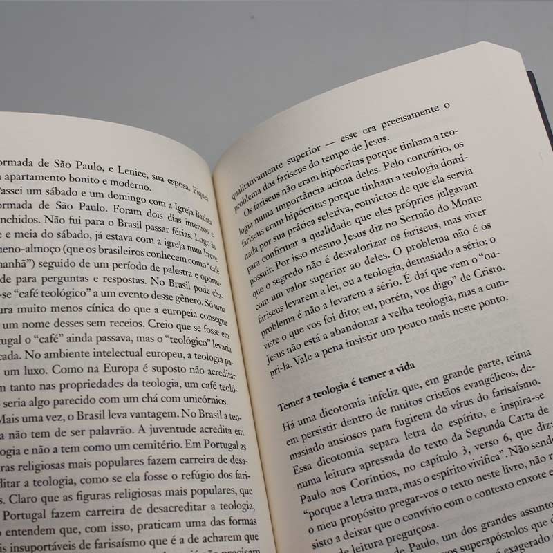 Arame Farpado no Paraíso | Tiago Cavaco