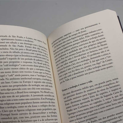 Arame Farpado no Paraíso | Tiago Cavaco