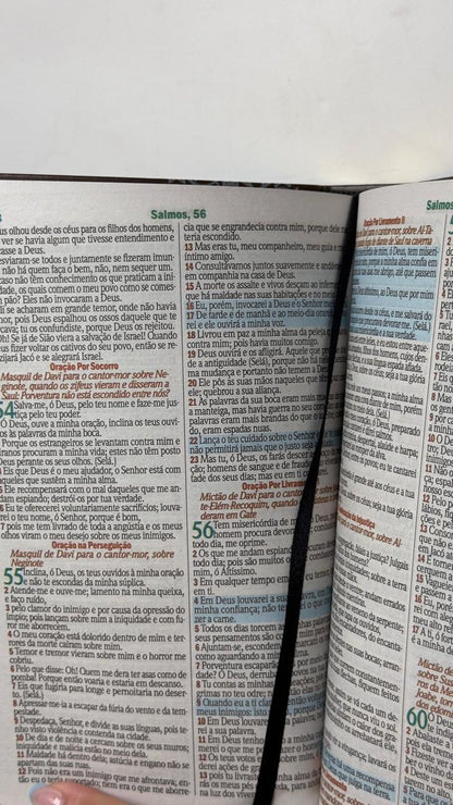BIblia Hipergigante ARC Full Color c/ Harpa PU Luxo com Índice - Dourada Cruz Azul