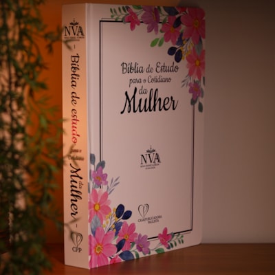 Bíblia para o Estudo da Mulher |  NVA | Capa Dura | Branca