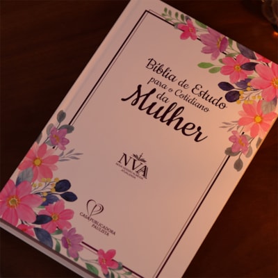 Bíblia para o Estudo da Mulher |  NVA | Capa Dura | Branca