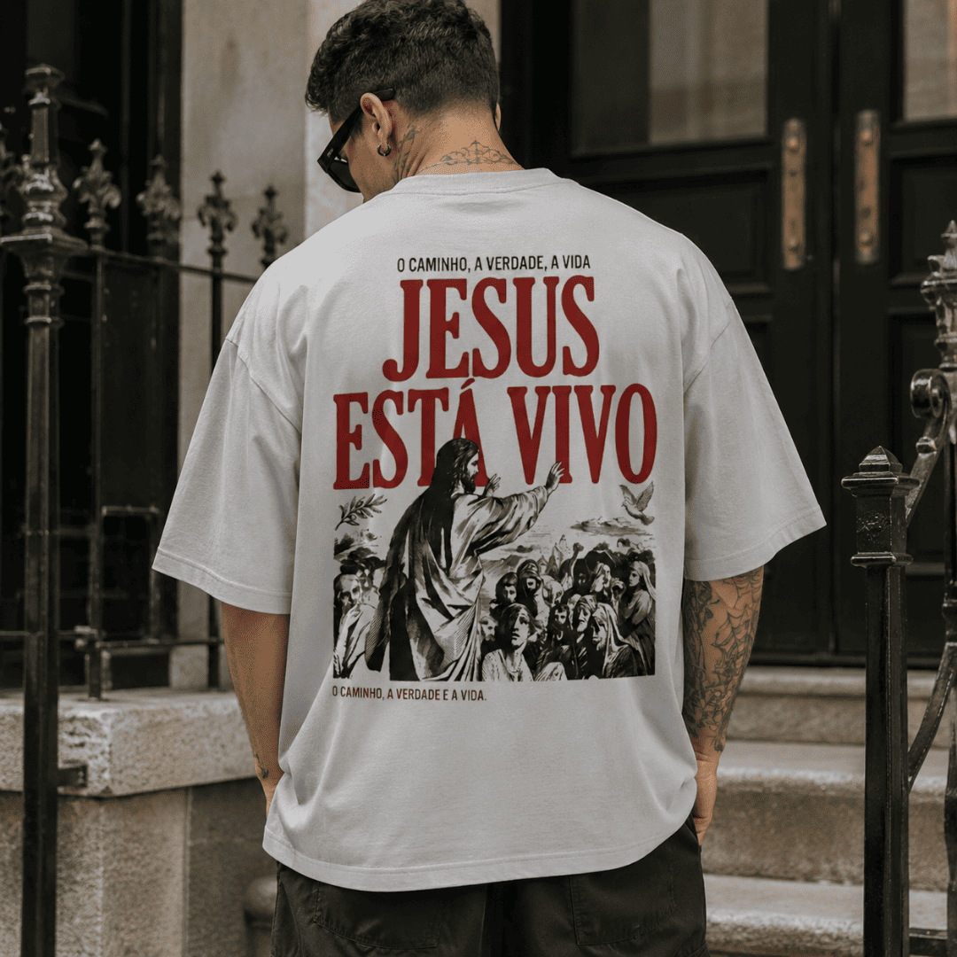 Camiseta Cristã Oversized - Jesus Está Vivo | Branca