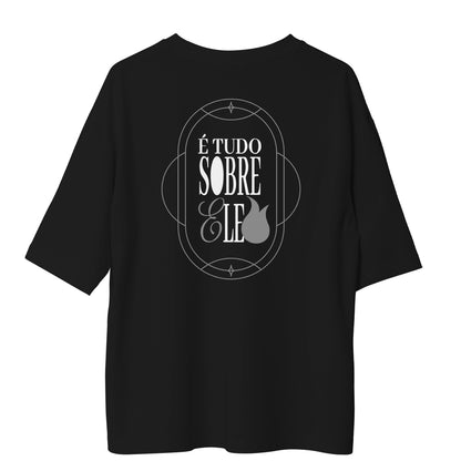 Camiseta Cristã Oversized - É tudo sobre ele | Preta