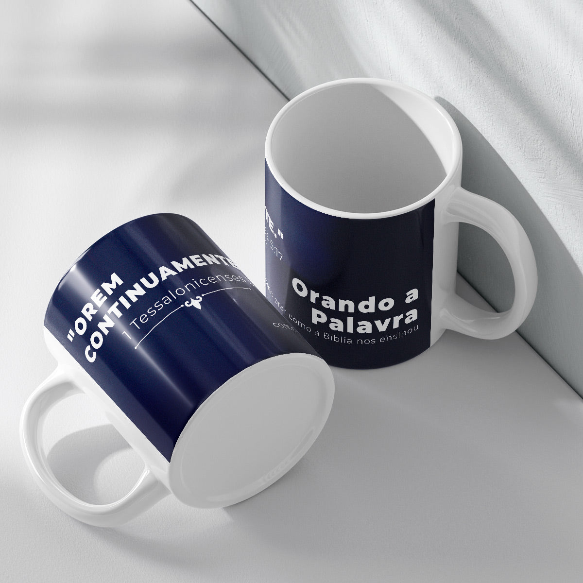 Caneca Orando a Palavra