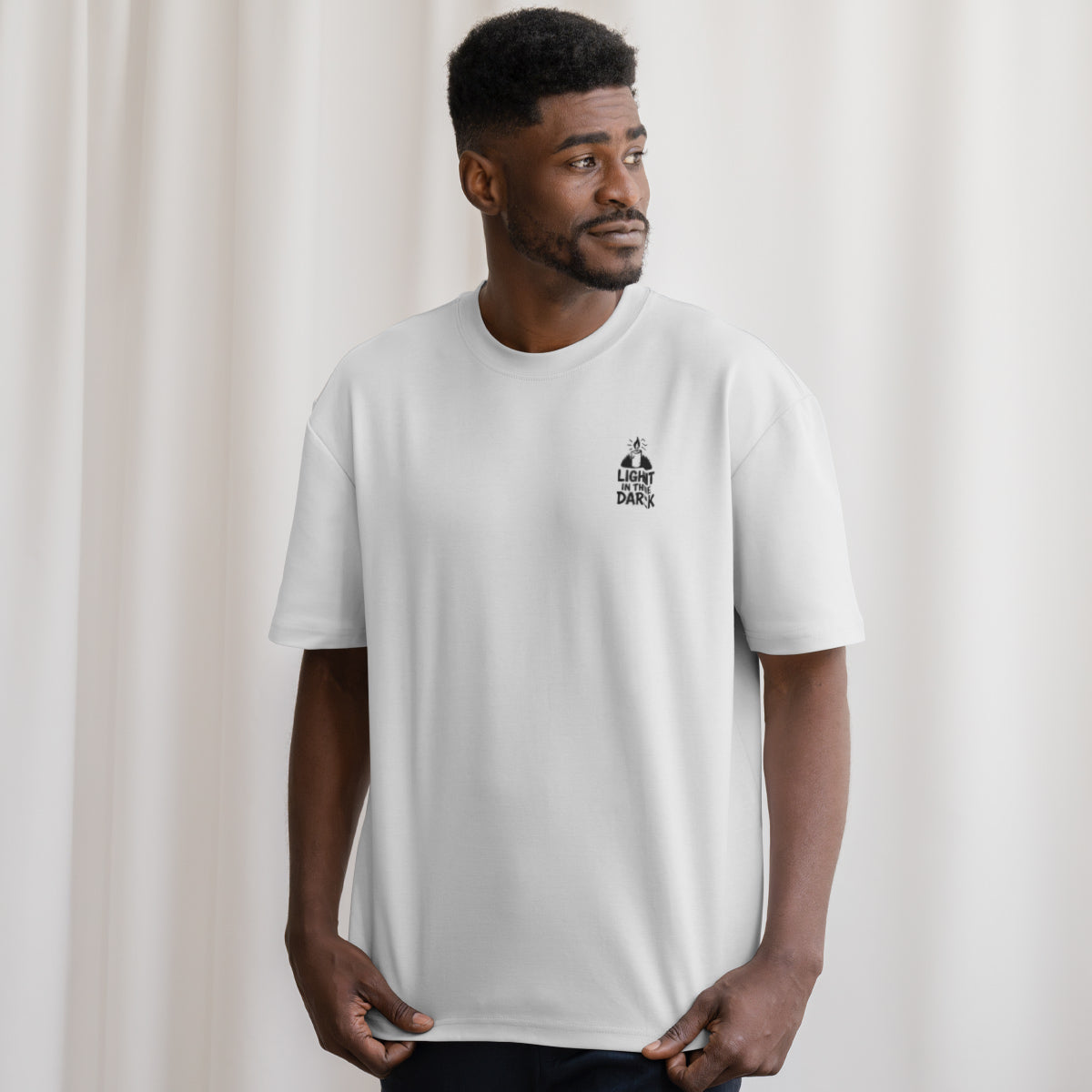 Camiseta Cristã Masculina - Light in the dark