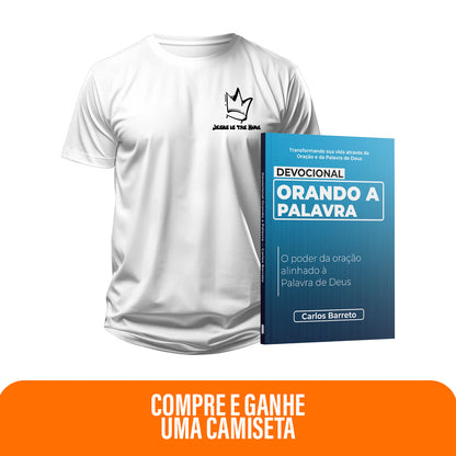Kit Identidade que Testemunha  | Devocional Orando a Palavra + Camiseta Cristã Masculina - Ele é o rei