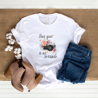 Camiseta Cristã Feminina - Deus quer te ver sorrindo