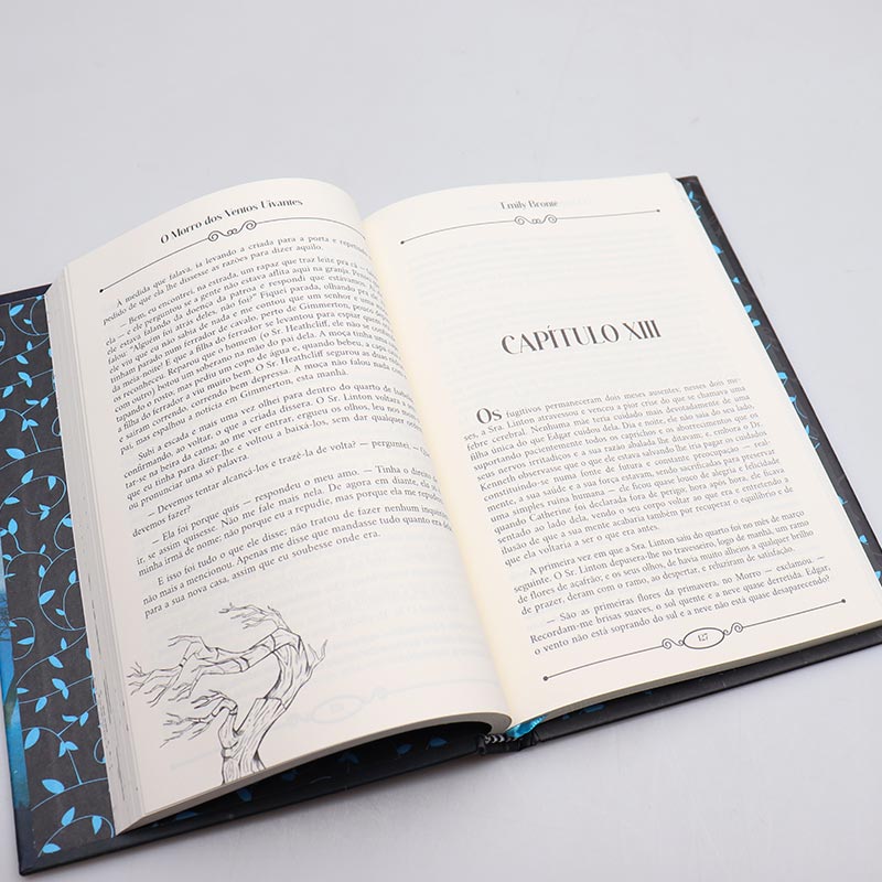 O Morro dos Ventos Uivantes - Bela Edição em Capa Dura com Texto Integral [Hardcover]