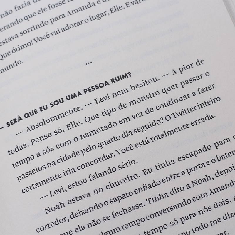 Pé na Estrada | Beth Reekles