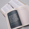 Kit Bíblia NVT Na Jornada com Cristo Marrom + Diário Bem-Vindo Espírito Santo Flores Rosa | Vida Cheia de Propósito 