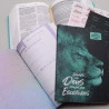 Kit Bíblia de Estudo Joyce Meyer Azul + Eu e Deus + Abas Adesivas Leão Azul | A Mensagem de Meyer
