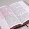 A Bíblia da Mulher que Ora - Expandida | NVT | Letra Normal | Capa Sintética | Vinho | Stormie Omartian