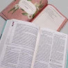 Kit Bíblia NVT Na Jornada com Cristo Verde + Diário Vida Extraordinária Azul | Conhecimento e Alegria