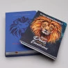 Kit Bíblia AEC Letra Grande Leão Azul + Abas Adesivas Alfa e Ômega | Paz Perfeita