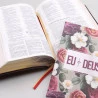  Kit Bíblia de Estudo NVT | Luxo | Vinho + Devocional Eu e Deus Floral Roxa | O Conhecimento de Deus 