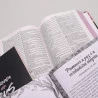 Kit Devocional Minutos de Paz | Rosa + Abas Adesivas Flores Cruz + Bíblia | RC | Slim | Flores Cruz | Paz que Governa