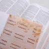 Kit Bíblia AEC Letra Grande Salmão Flores + Abas Adesivas Lettering | Paz Perfeita